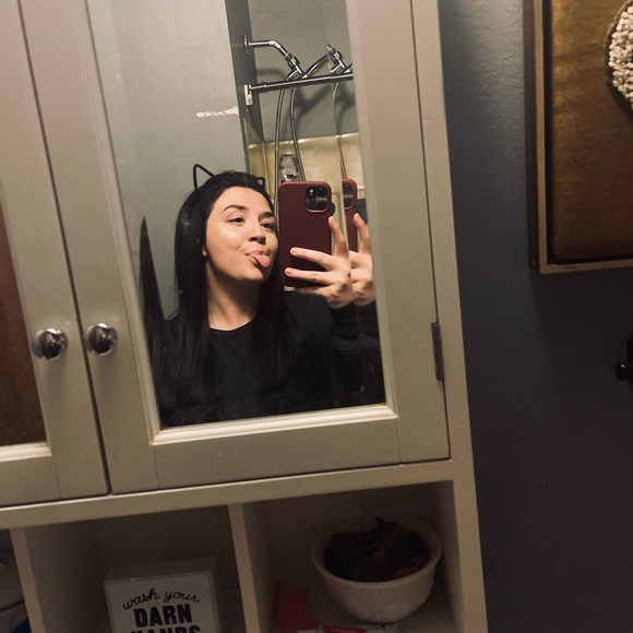 Meet your Posher, Alyssa - Picture 1 of 1